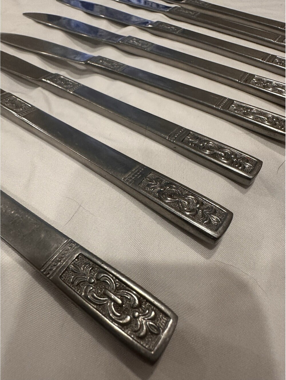 Customcraft Fleur de Lis Dinner Knives 8-1/8" Stainless  Lot of 8